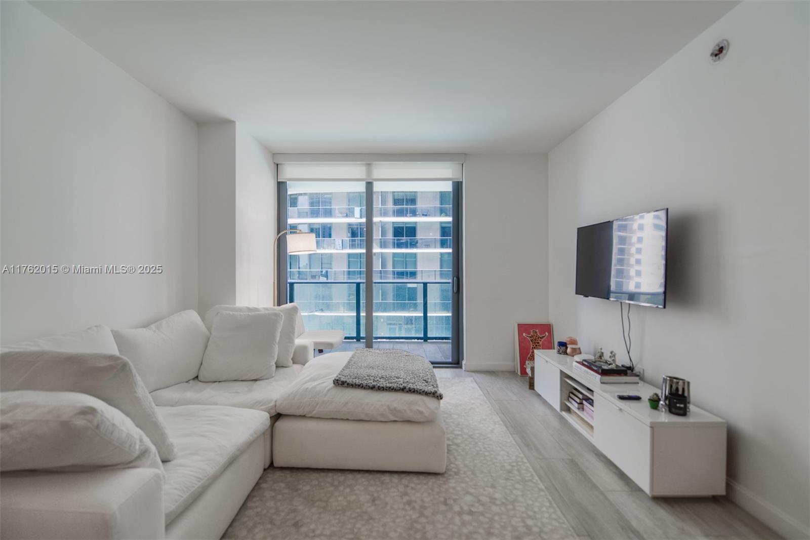 45 SW 9th St #1107, Miami FL 33130