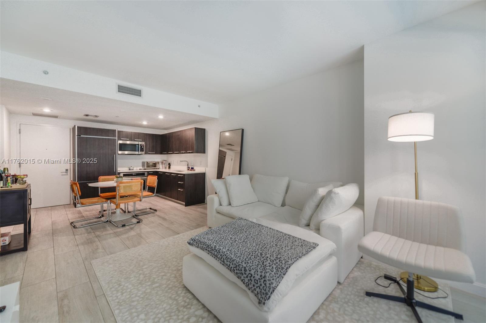 45 SW 9th St #1107, Miami FL 33130
