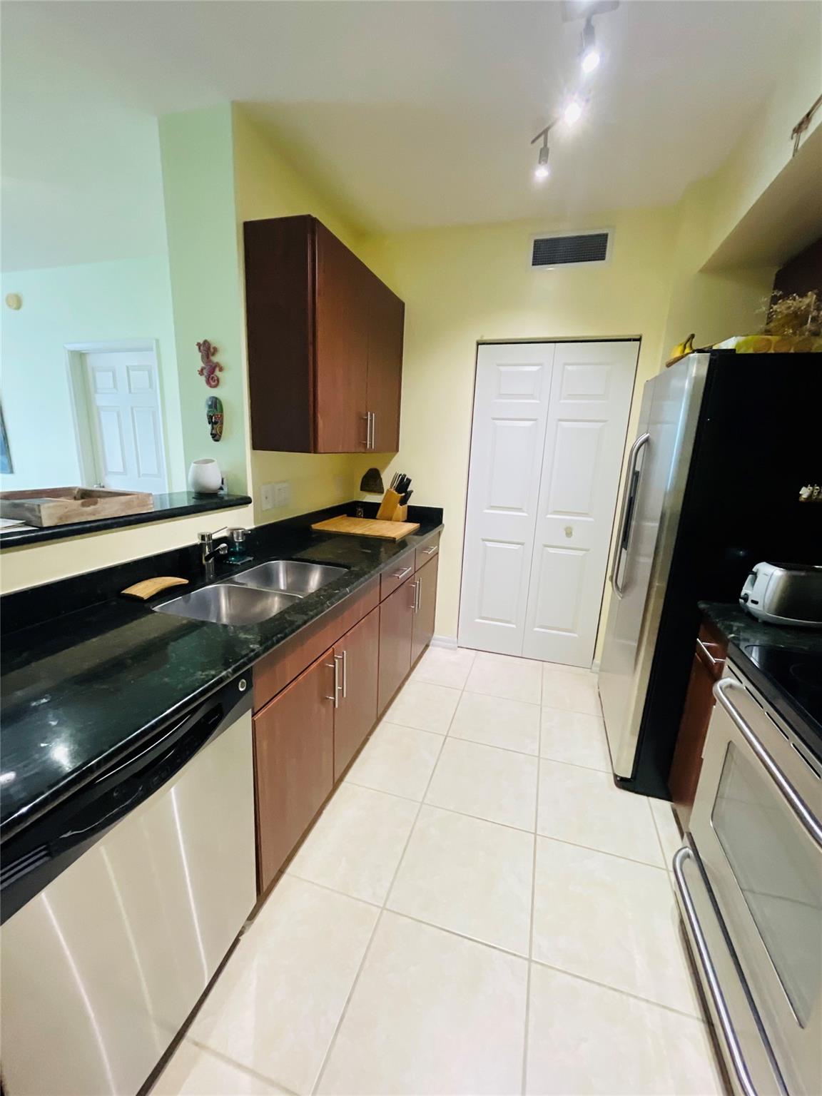 Homes for sale in Fort Lauderdale, FL | 2401 Ne 65th St #408, Fort Lauderdale, FL 33308 | MLS# F10493667