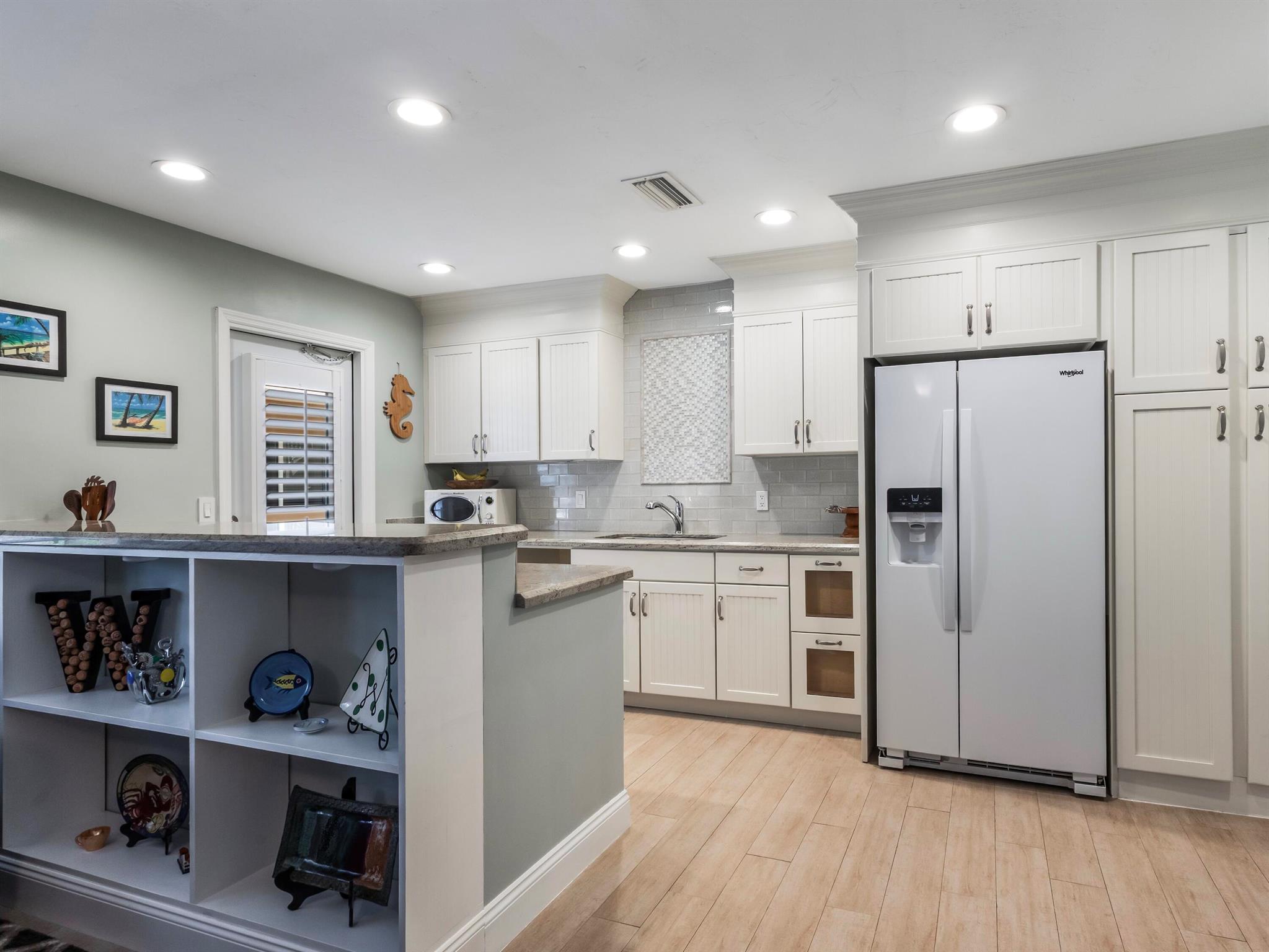 Homes for sale in Lighthouse Point, FL | 2753 Ne 28Th Street #2e, Lighthouse Point, FL 33064 | MLS# R11074283