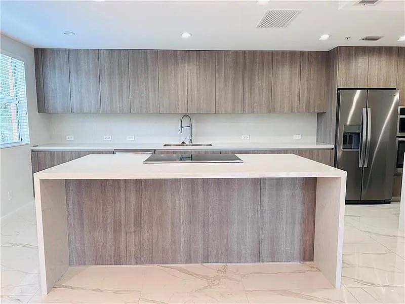 620 Ne 7th Ave Fort Lauderdale FL 33304 | F10493945