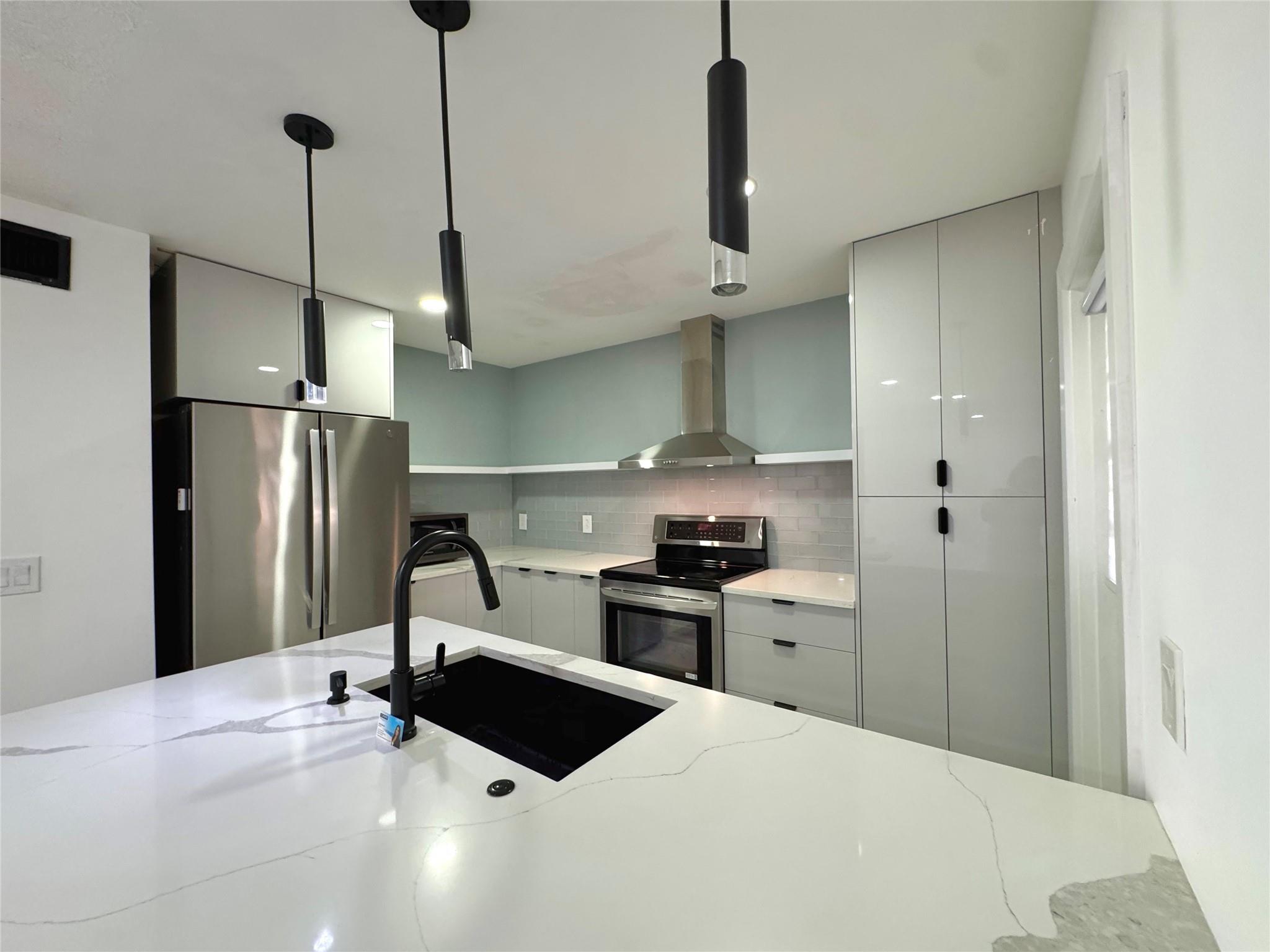 Homes for sale in Fort Lauderdale, FL | 3005 1/2 Nw 68th St #9D, Fort Lauderdale, FL 33309 | MLS# F10493763