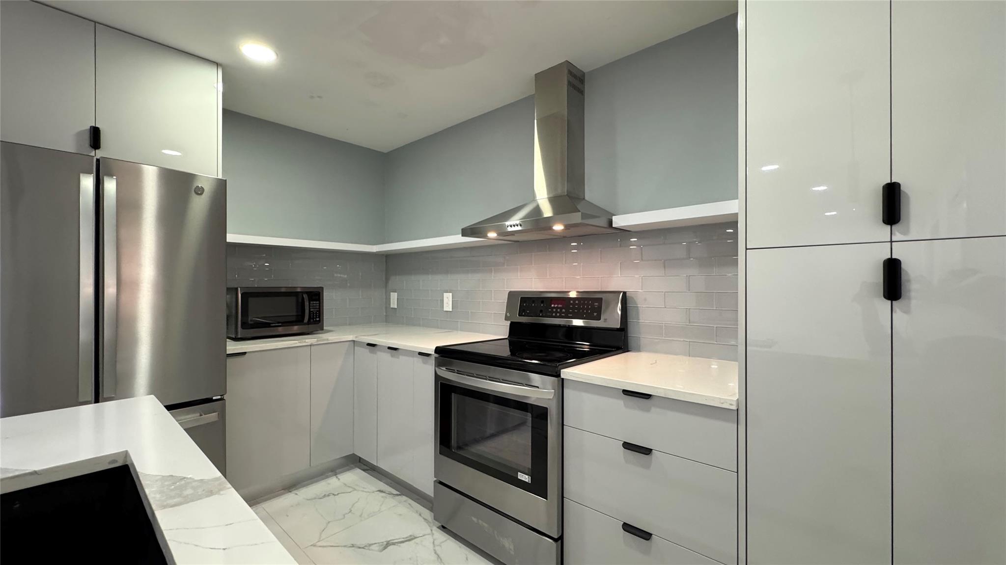 Homes for sale in Fort Lauderdale, FL | 3005 1/2 Nw 68th St #9D, Fort Lauderdale, FL 33309 | MLS# F10493763