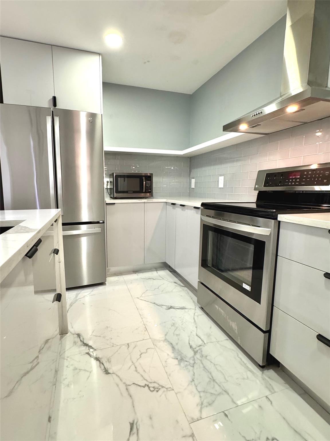 Homes for sale in Fort Lauderdale, FL | 3005 1/2 Nw 68Th St #9D, Fort Lauderdale, FL 33309 | MLS# F10493763