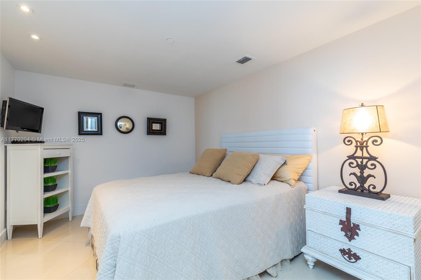 495 Brickell Ave #1005, Miami FL 33131