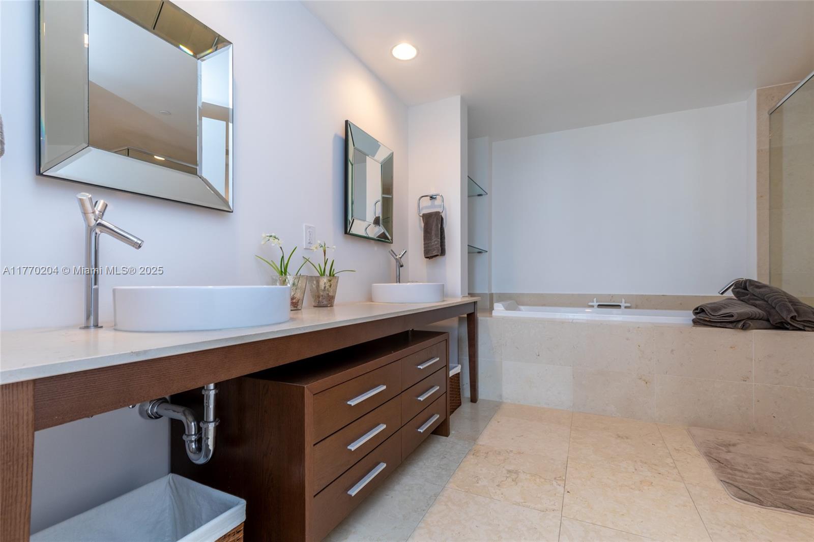 495 Brickell Ave #1005, Miami FL 33131