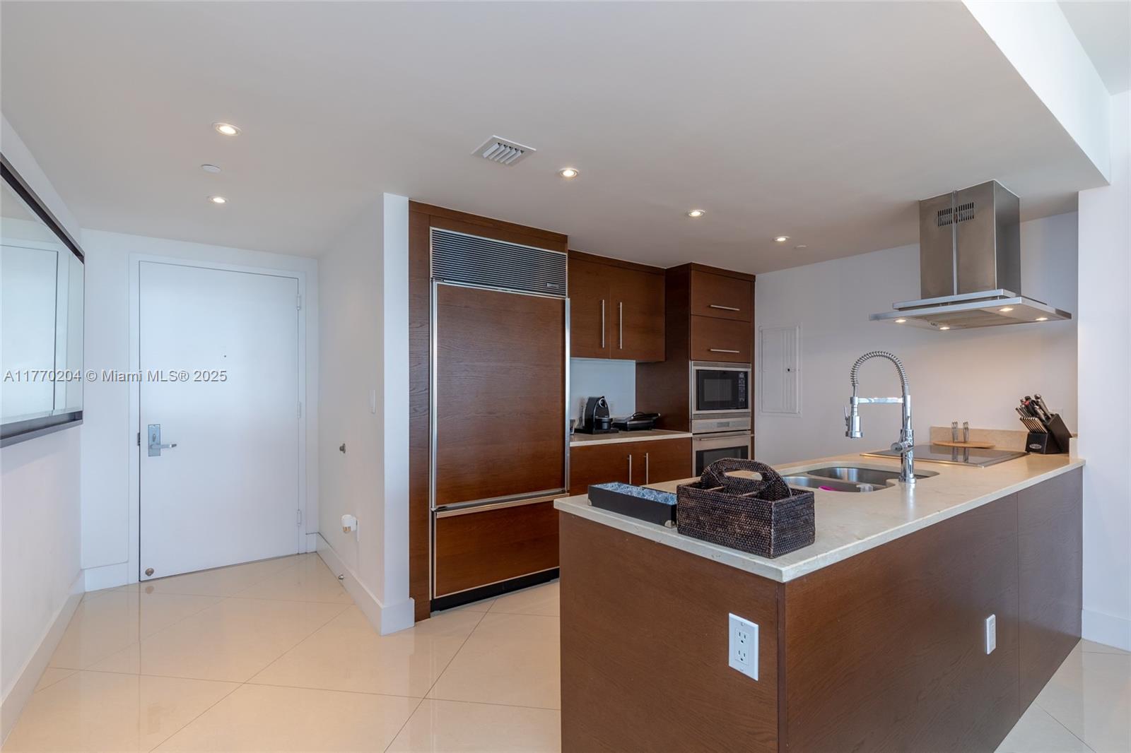 495 Brickell Ave #1005, Miami FL 33131