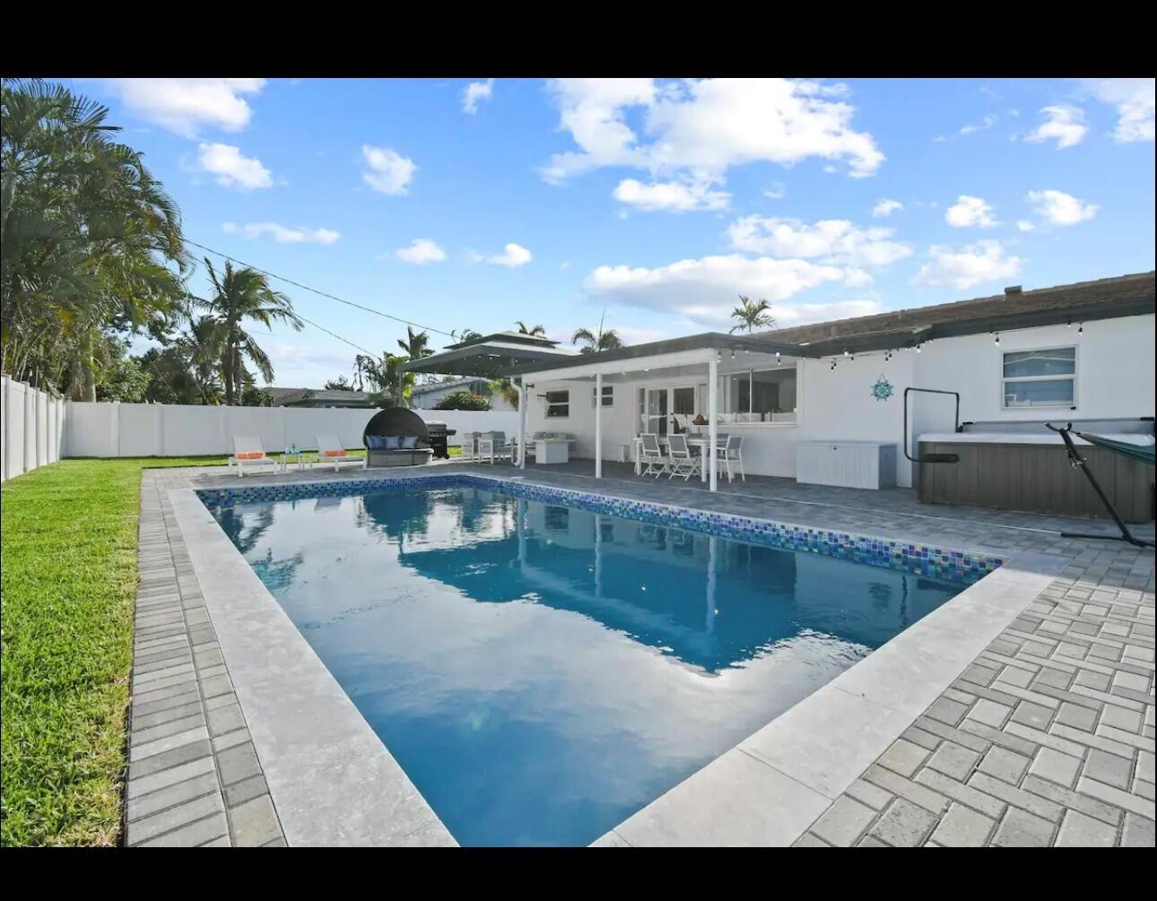 Homes for sale in Lighthouse Point, FL | 5040 Ne 22 Avenue, Lighthouse Point, FL 33064 | MLS# R11074818