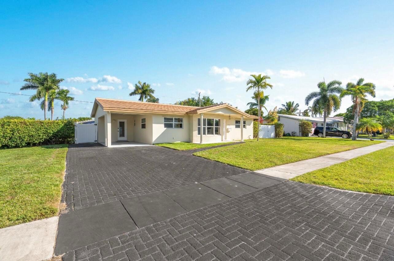 Homes for sale in Lighthouse Point, FL | 5040 Ne 22 Avenue, Lighthouse Point, FL 33064 | MLS# R11074818