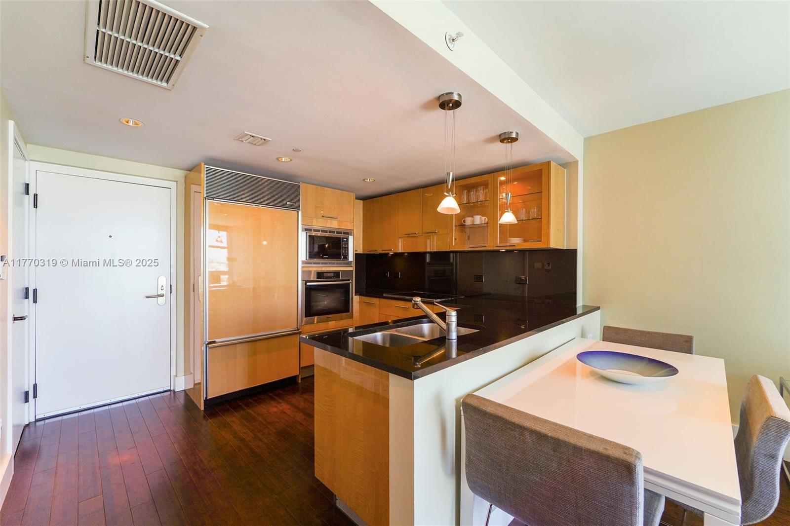 6801 Collins Ave #1214(door1203), Miami Beach FL 33141