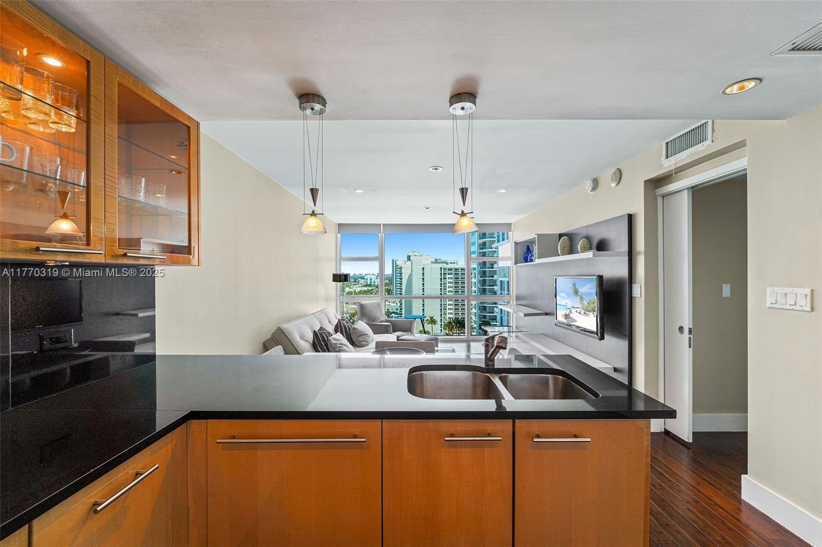 6801 Collins Ave #1214(door1203), Miami Beach FL 33141