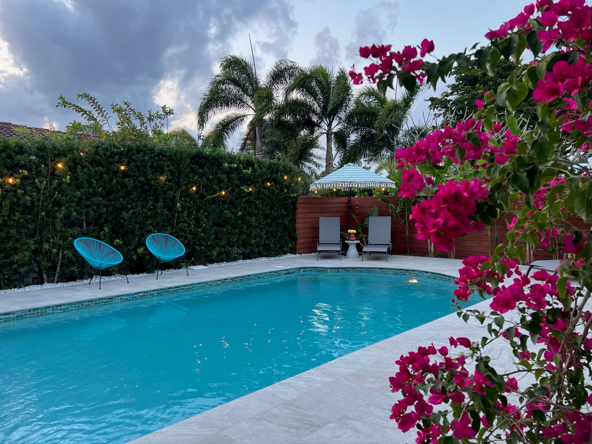 Gorgeous, Tropical, completely Private Pool Deck