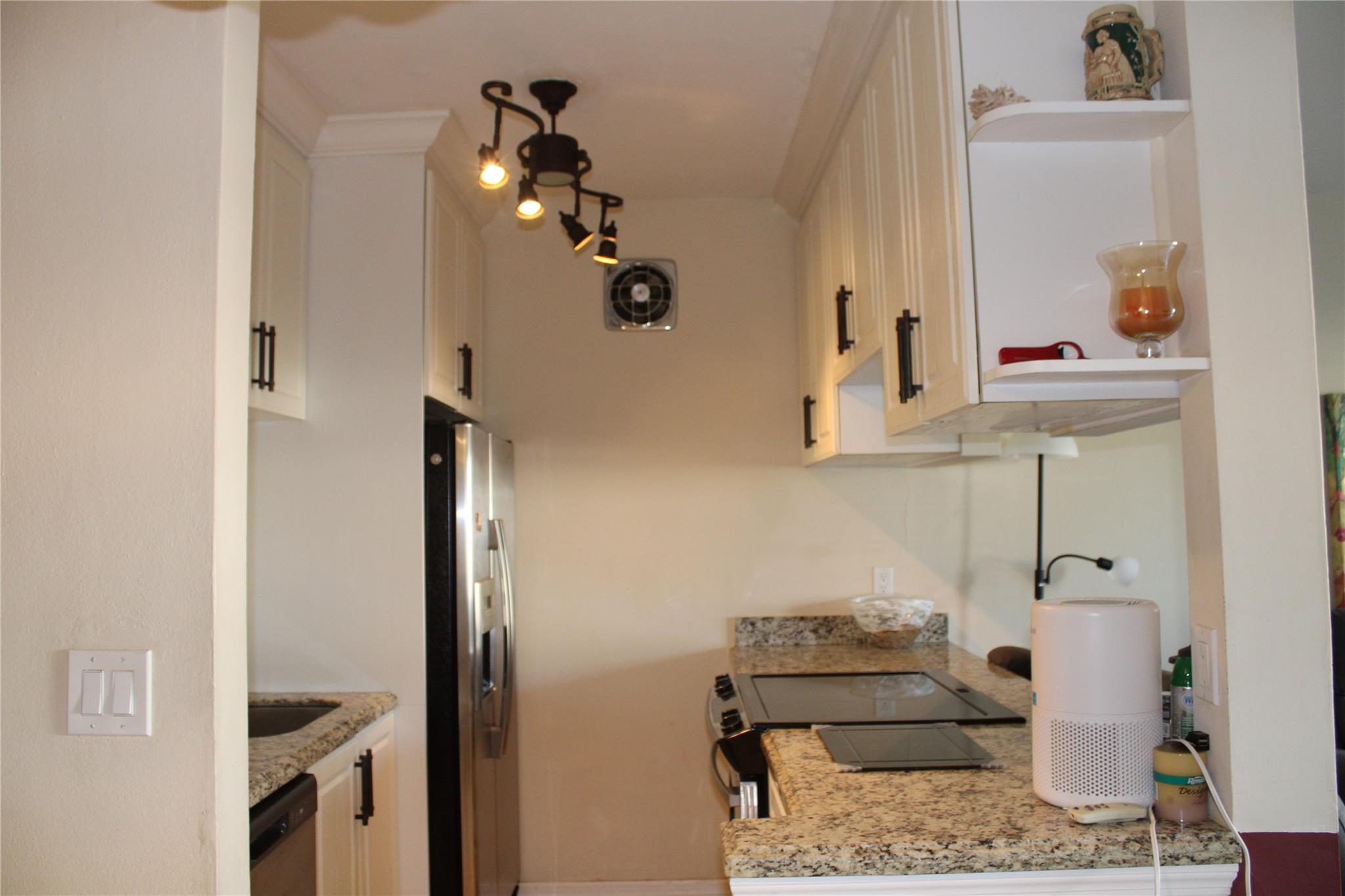 Homes for sale in Hallandale Beach, FL | 900 Sw 11Th Ave #5C, Hallandale Beach, FL 33009 | MLS# F10494532