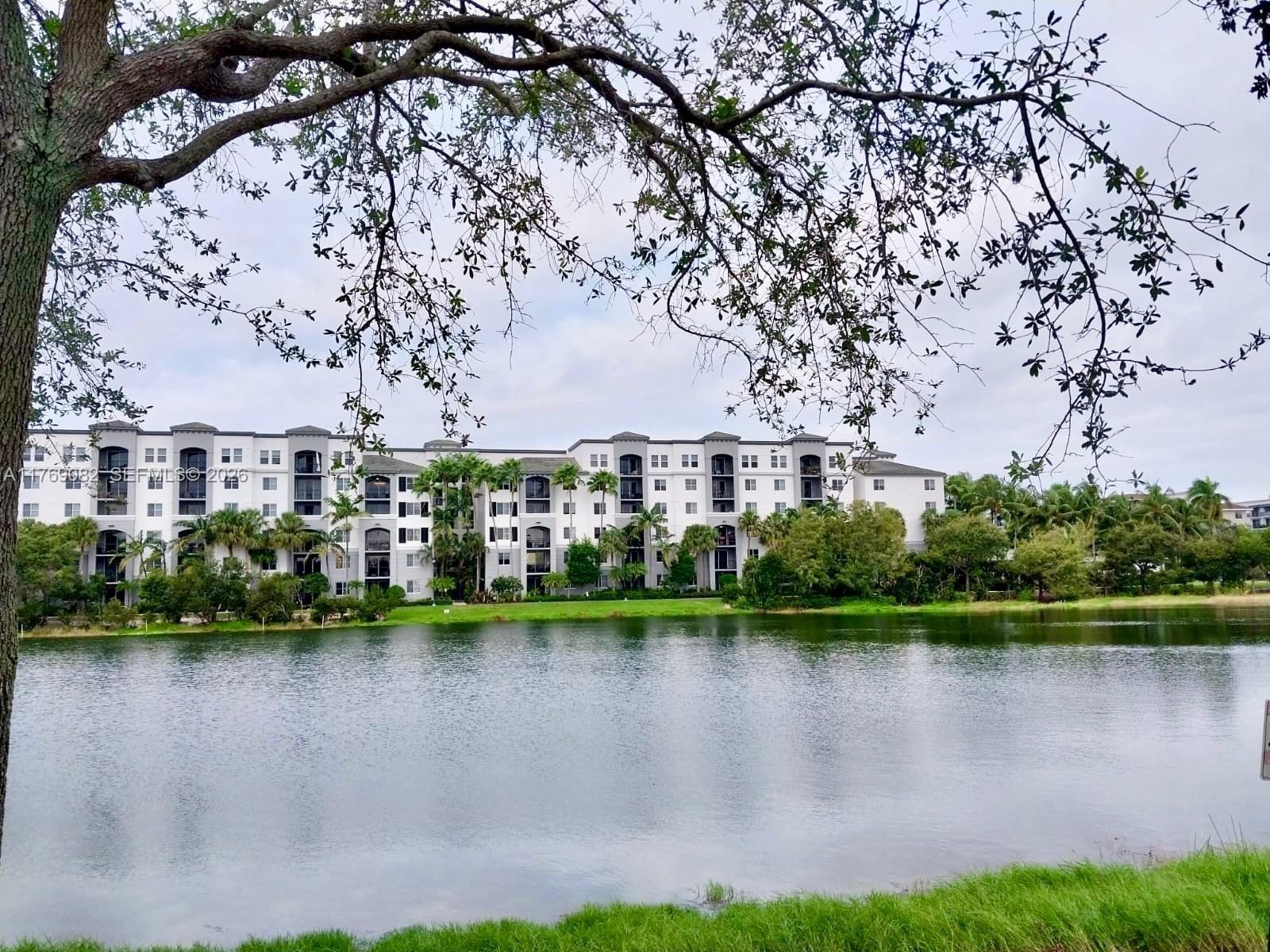 Vizcaya Lakes Condo