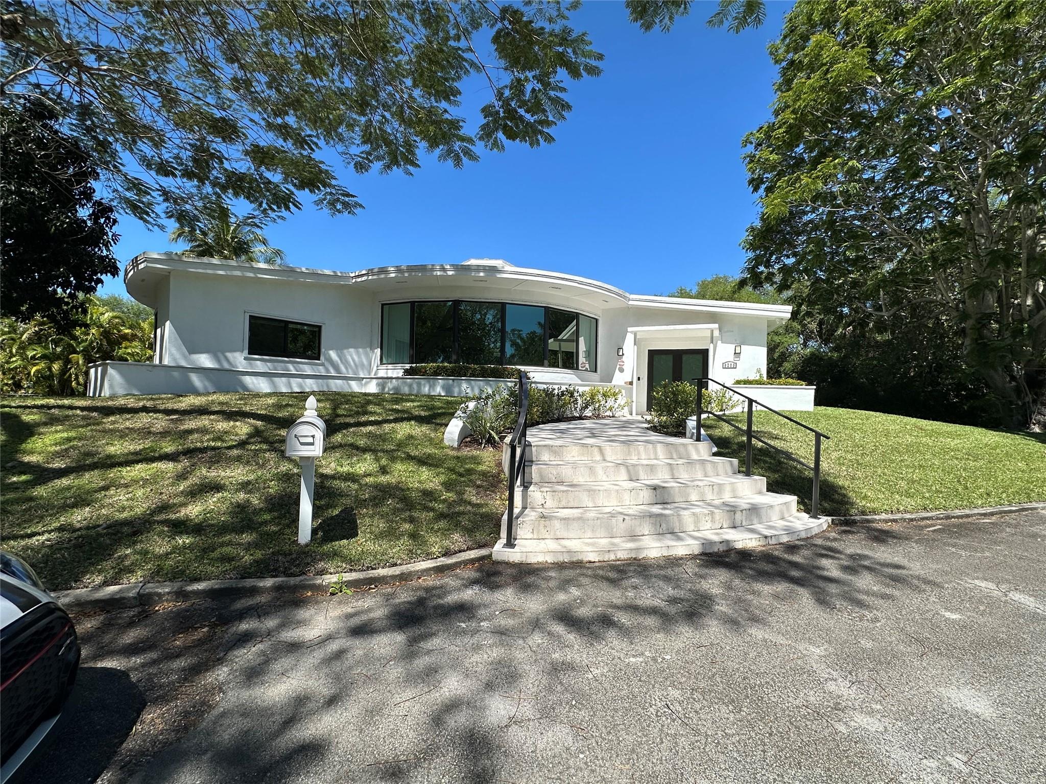 Homes for sale in Pinecrest, FL | 6205 Sw 108 St, Pinecrest, FL 33156 | MLS# F10493449