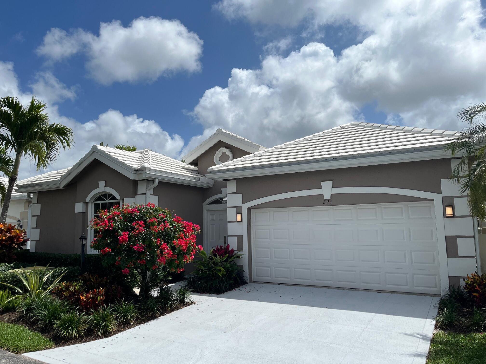 294 E Canterbury Drive Palm Beach Gardens FL 33418 | R11075733