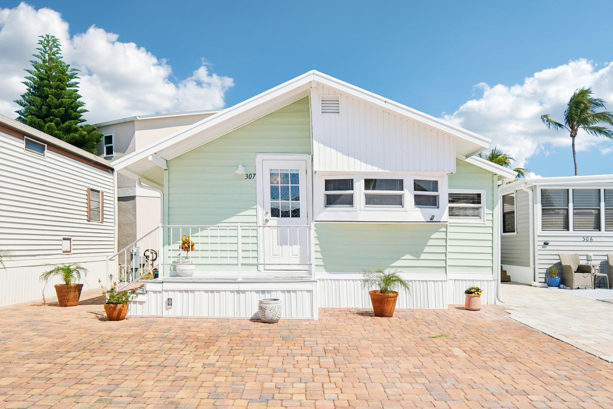 Homes for sale in Jensen Beach, FL | 307 Nettles Boulevard, Jensen Beach, FL 34957 | MLS# R11075877