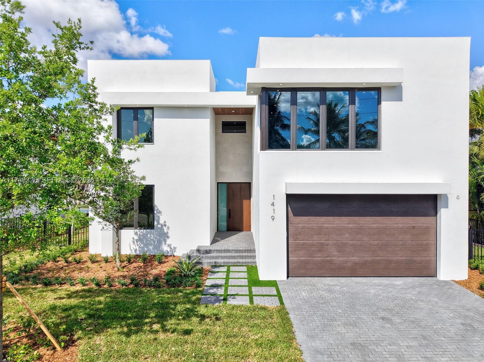 1419 N Lakeside Dr