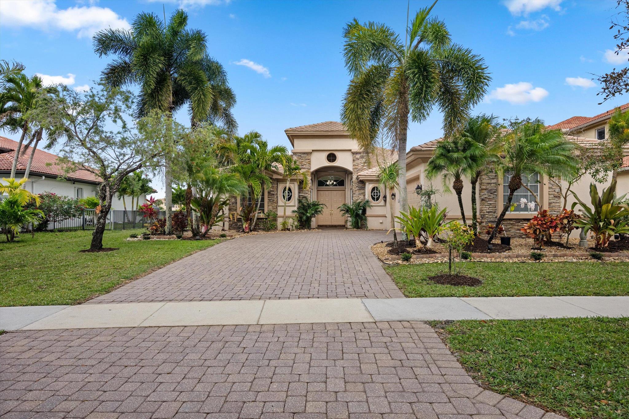 784 Montclaire Court Royal Palm Beach FL 33411 | R11076488