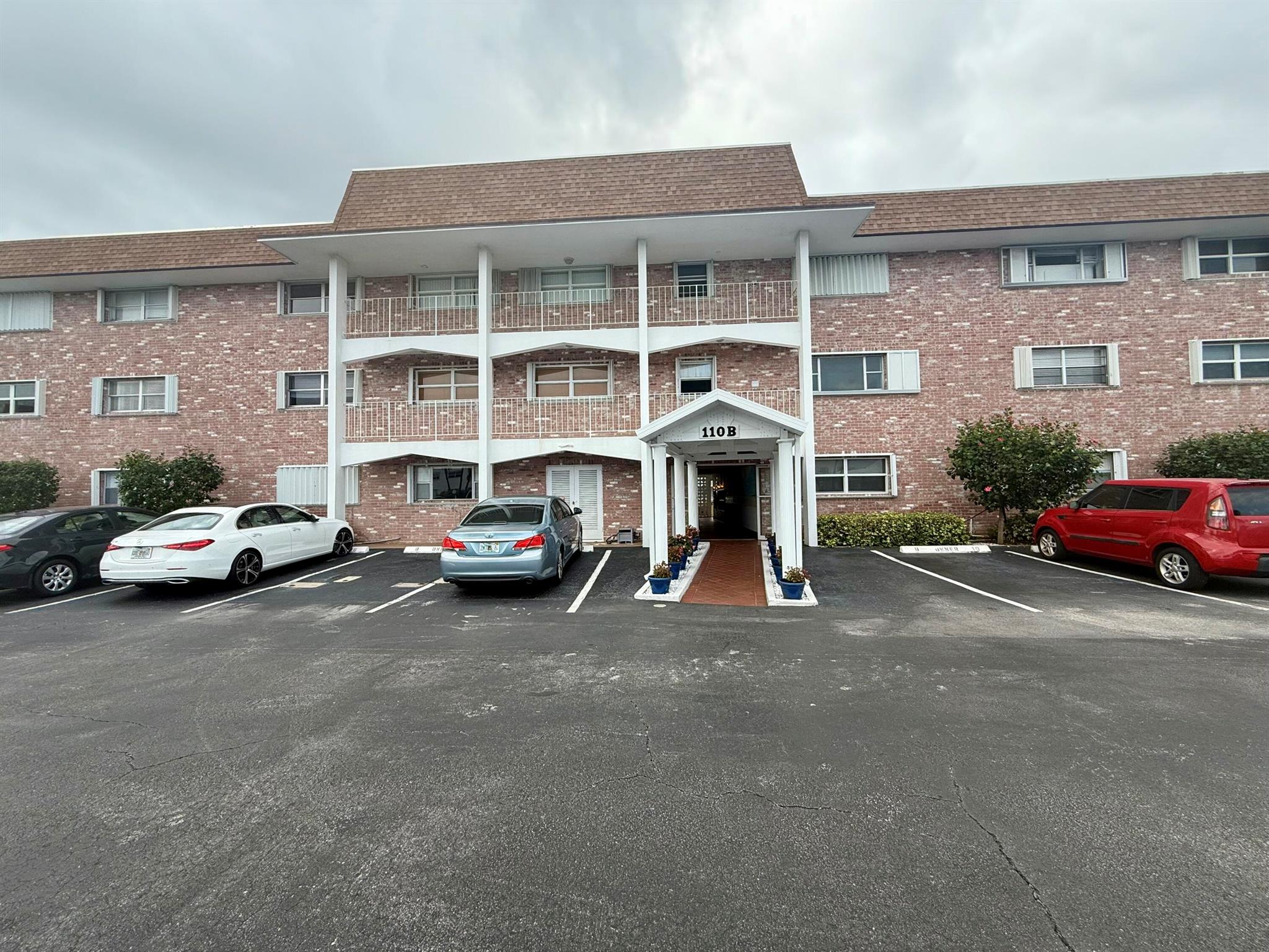 Homes for sale in North Palm Beach, FL | 110 Shore Court #108, North Palm Beach, FL 33408 | MLS# R11076758