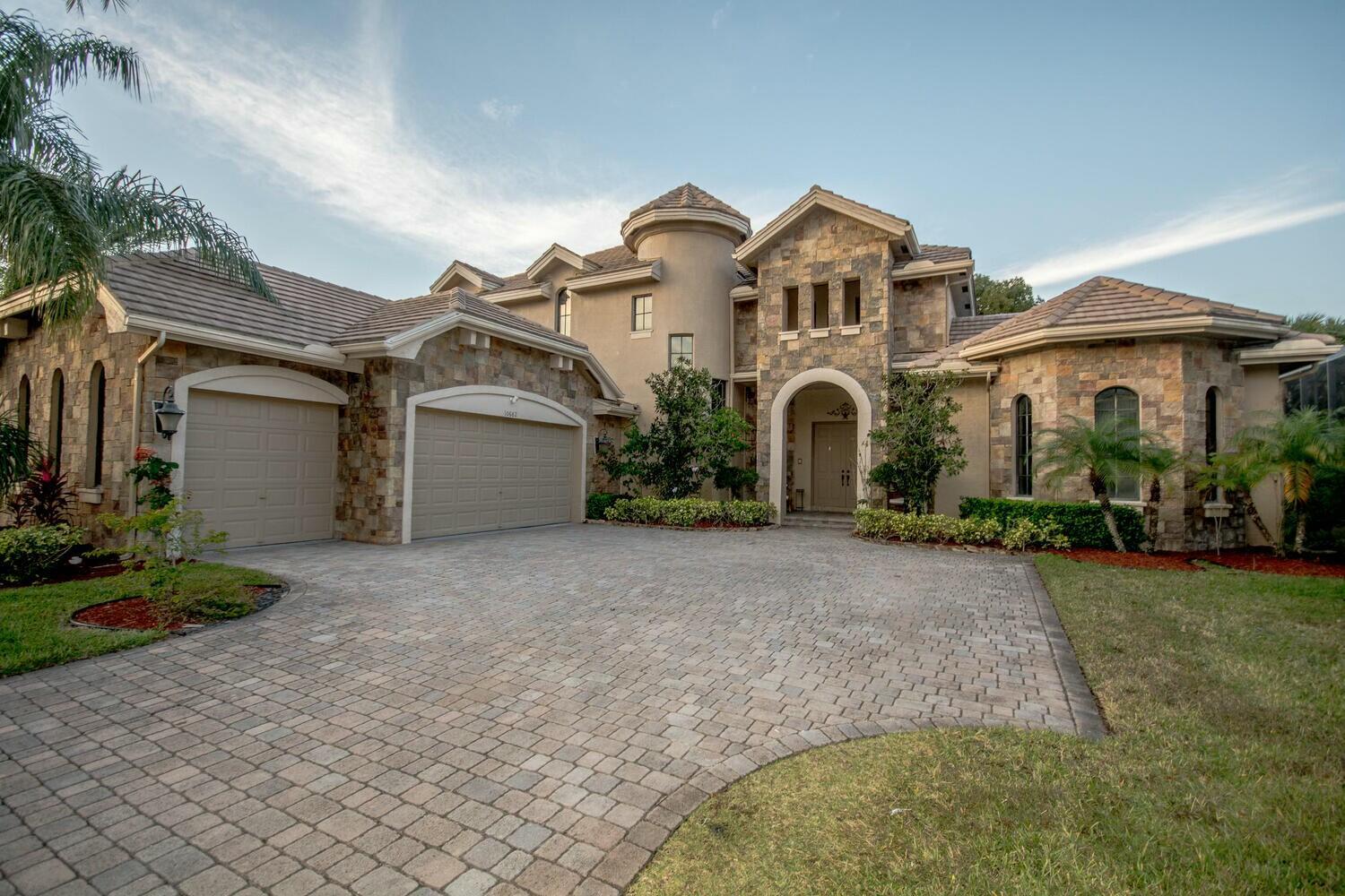 10682 Versailles Boulevard Wellington FL 33449 | R11076811