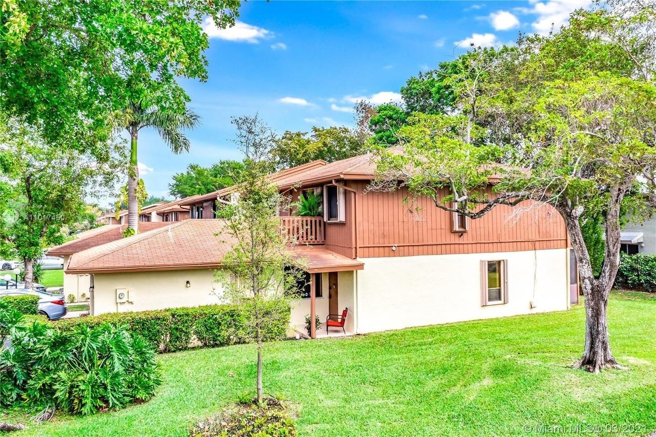 6182 Laurel Ln Tamarac FL 33319 | F10495124