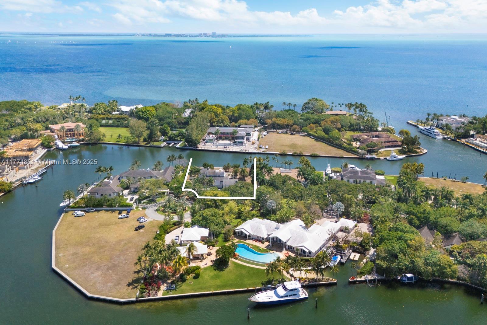 House for Sale in Coral Gables, FL