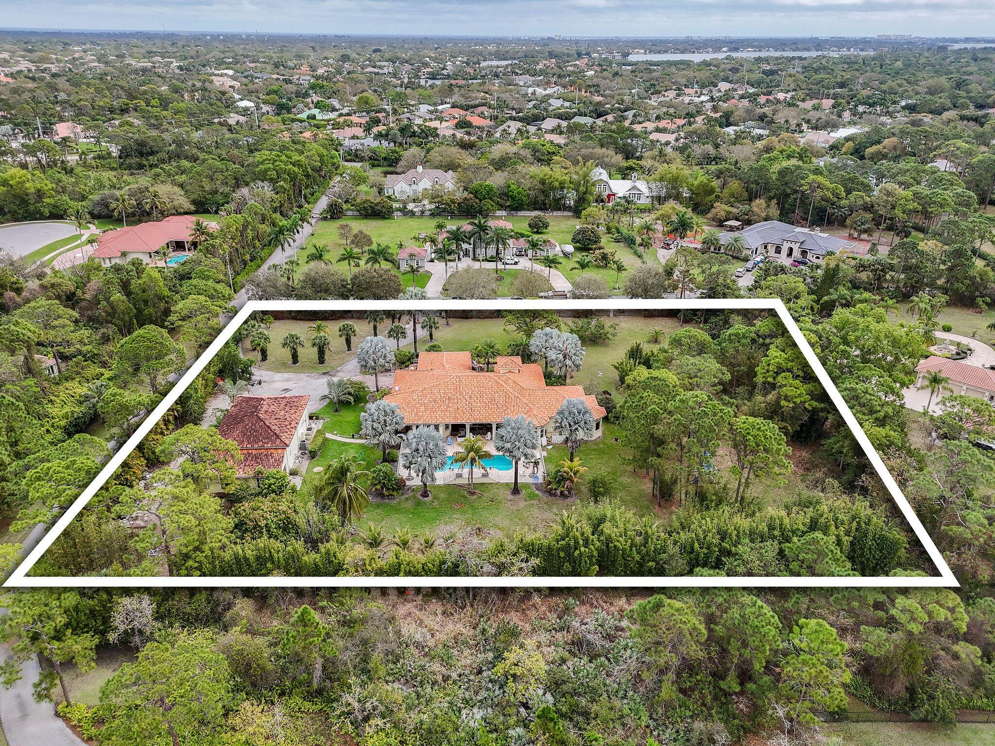 821015 Island Country