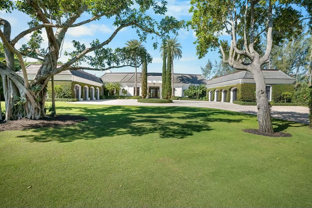 Homes for sale in Jupiter Island, FL | 100 Harbor Way, Jupiter Island, FL 33455 | MLS# R11077605