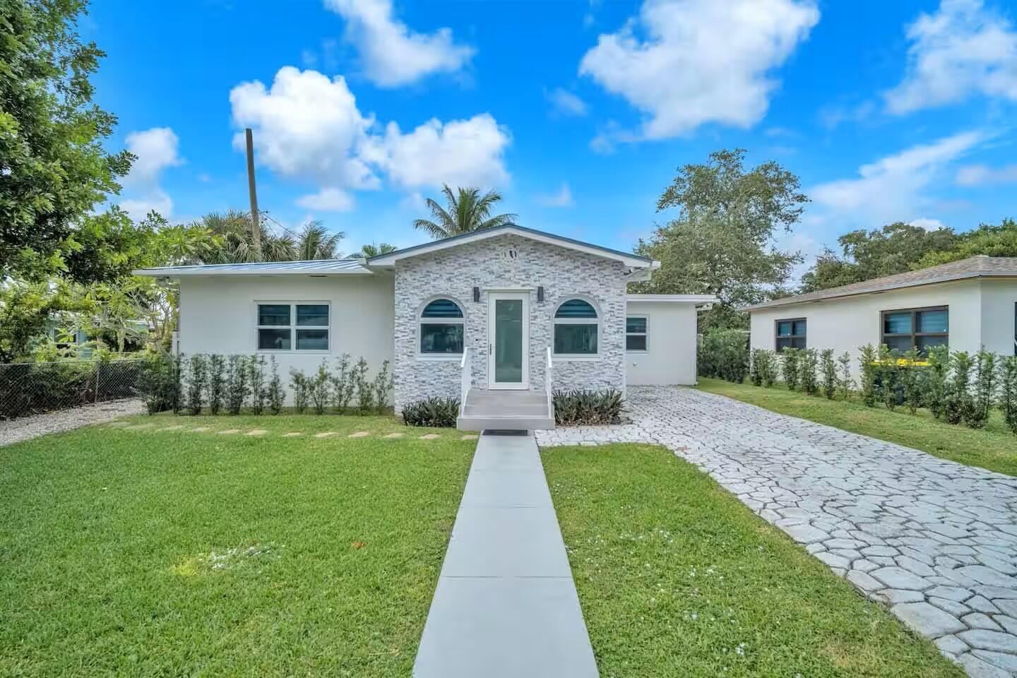 809 Nw 6th Avenue Dania Beach FL 33004 | R11077667