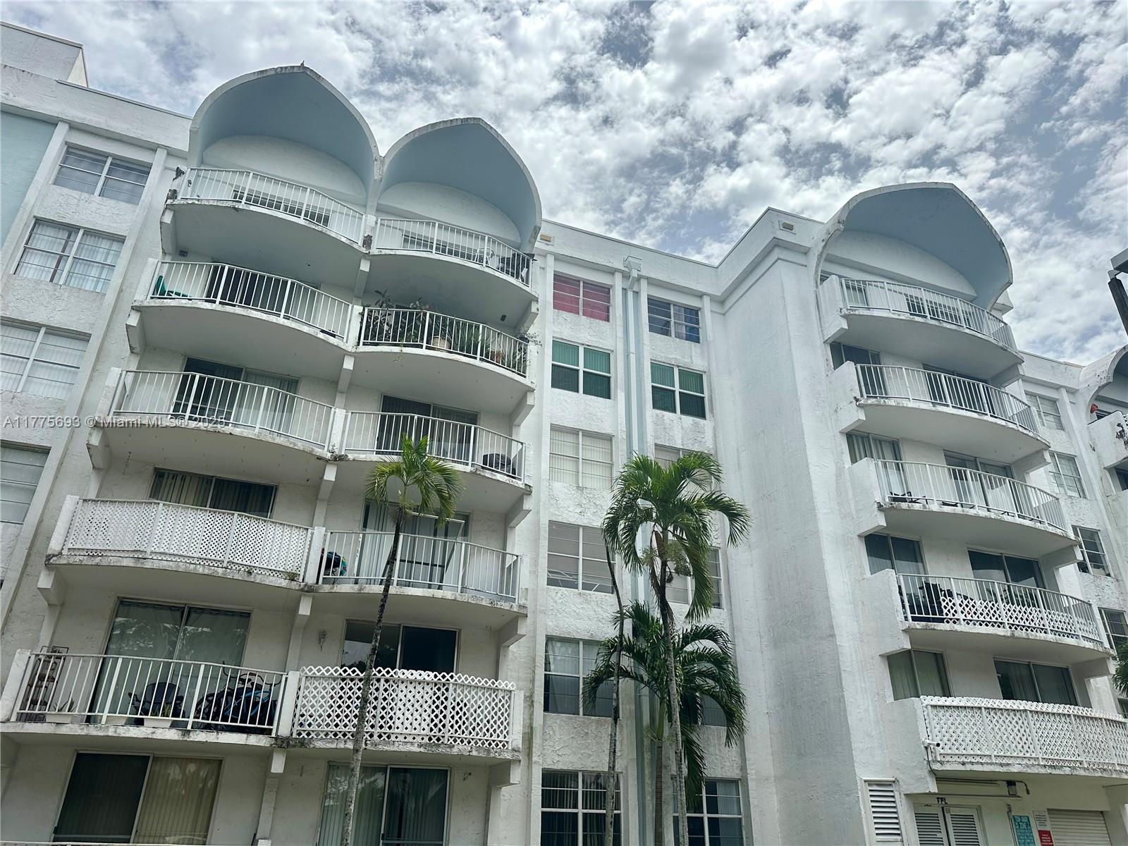 Montecarlo Condo