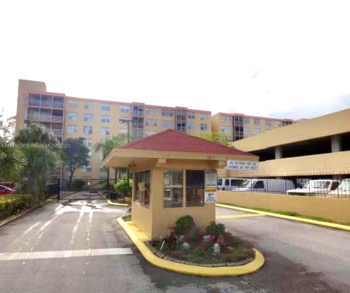 Greynolds Park Club Condo