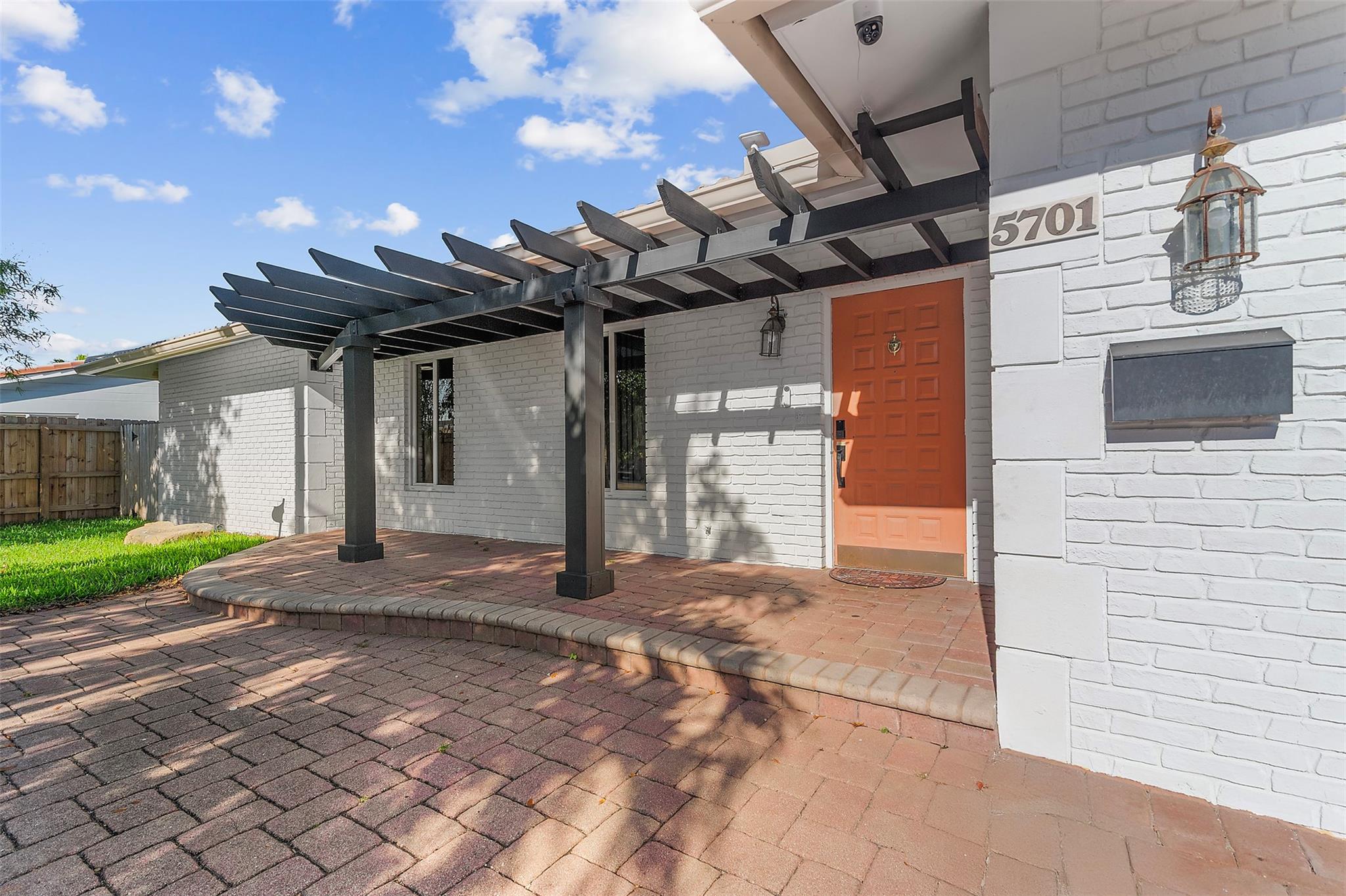 5701 Ne 22nd Way Fort Lauderdale FL 33308 | F10495007