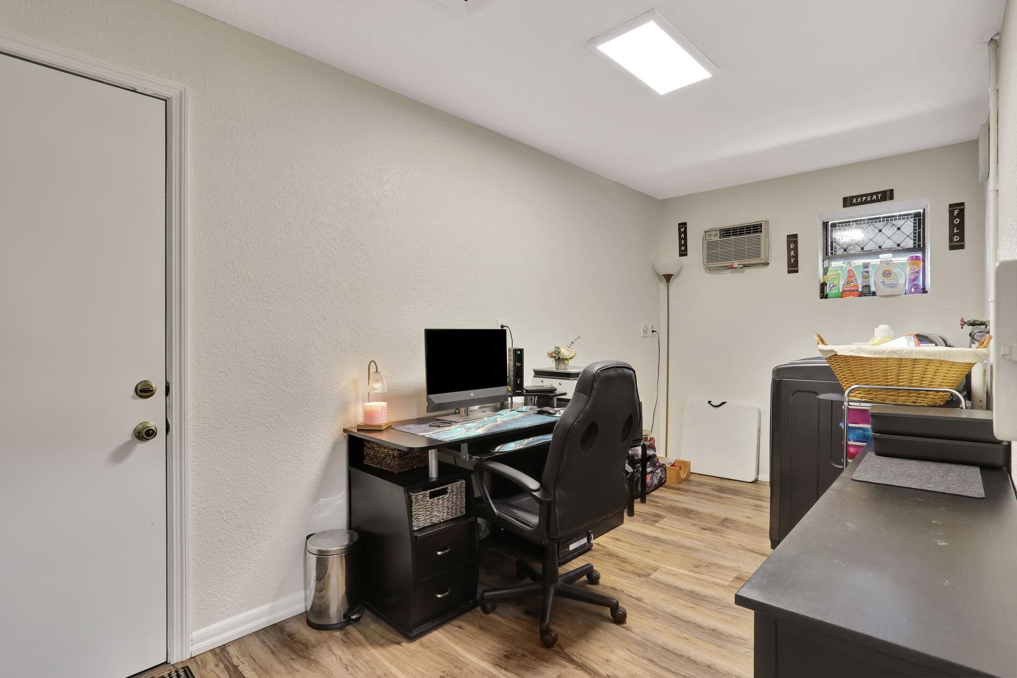 Huge laundry room with closet