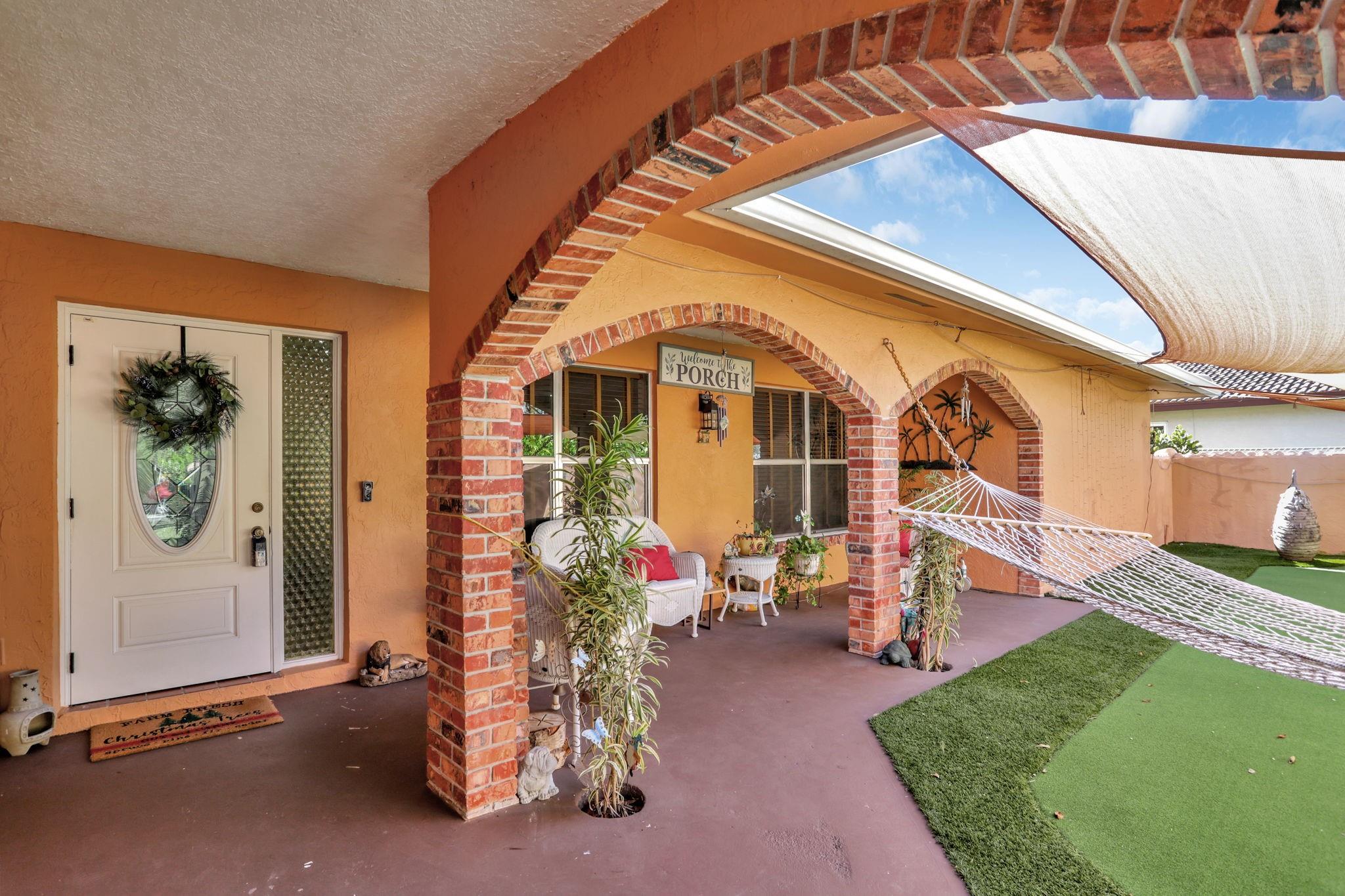 Front courtyard with putting green
