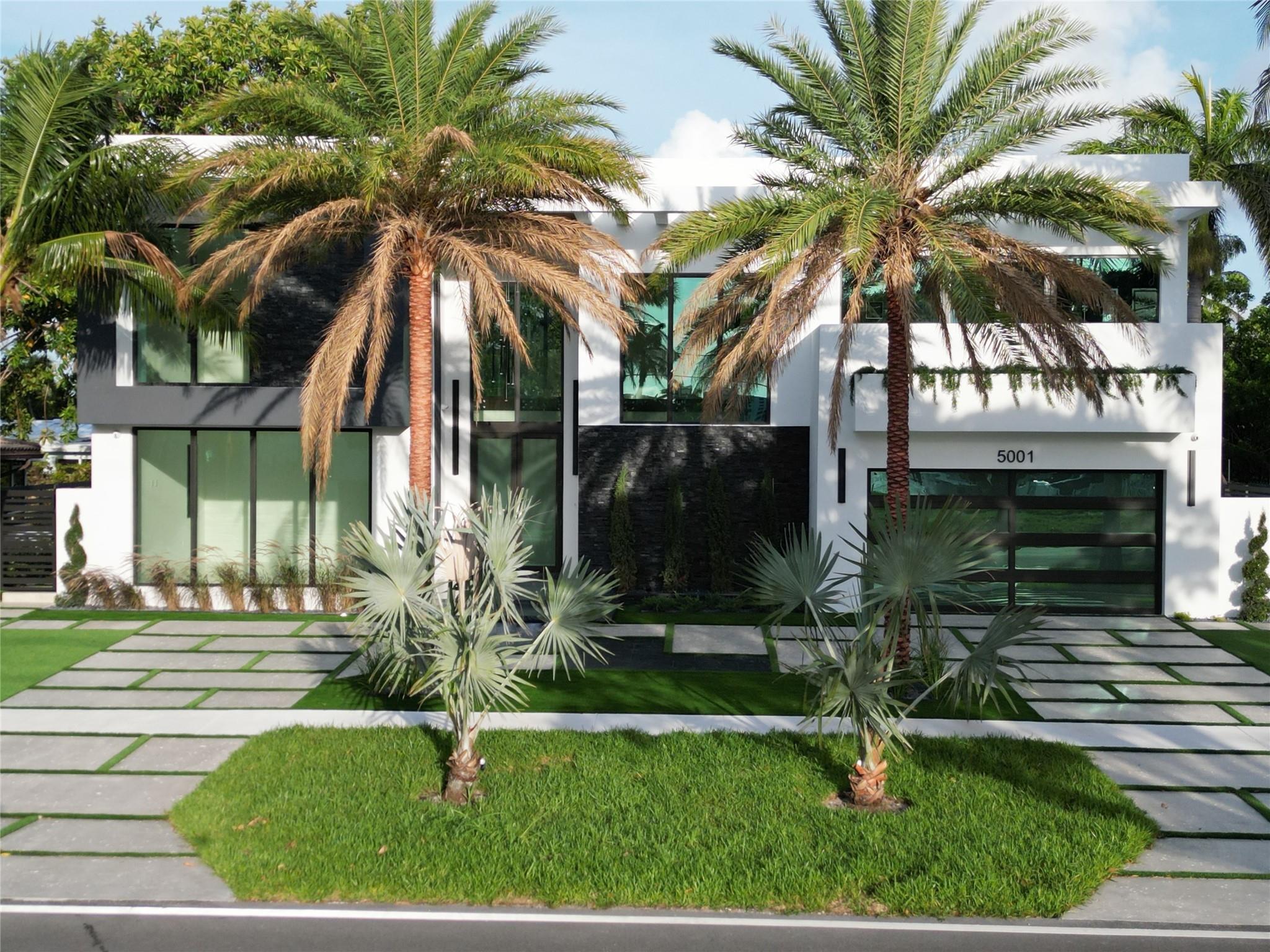 Homes for sale in Lighthouse Point, FL | 5001 Ne 27th Ave, Lighthouse Point, FL 33064 | MLS# F10496314