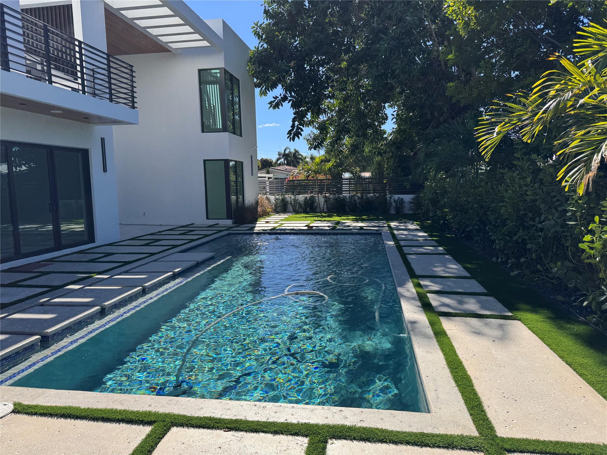 Homes for sale in Lighthouse Point, FL | 5001 Ne 27th Ave, Lighthouse Point, FL 33064 | MLS# F10496314