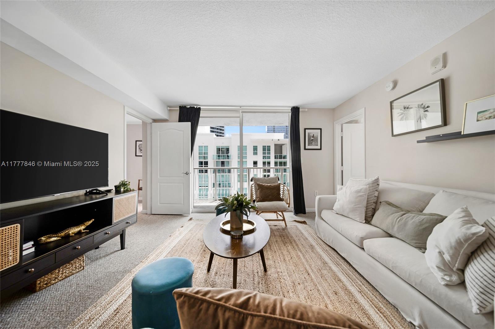 Condo for Sale in Miami, FL