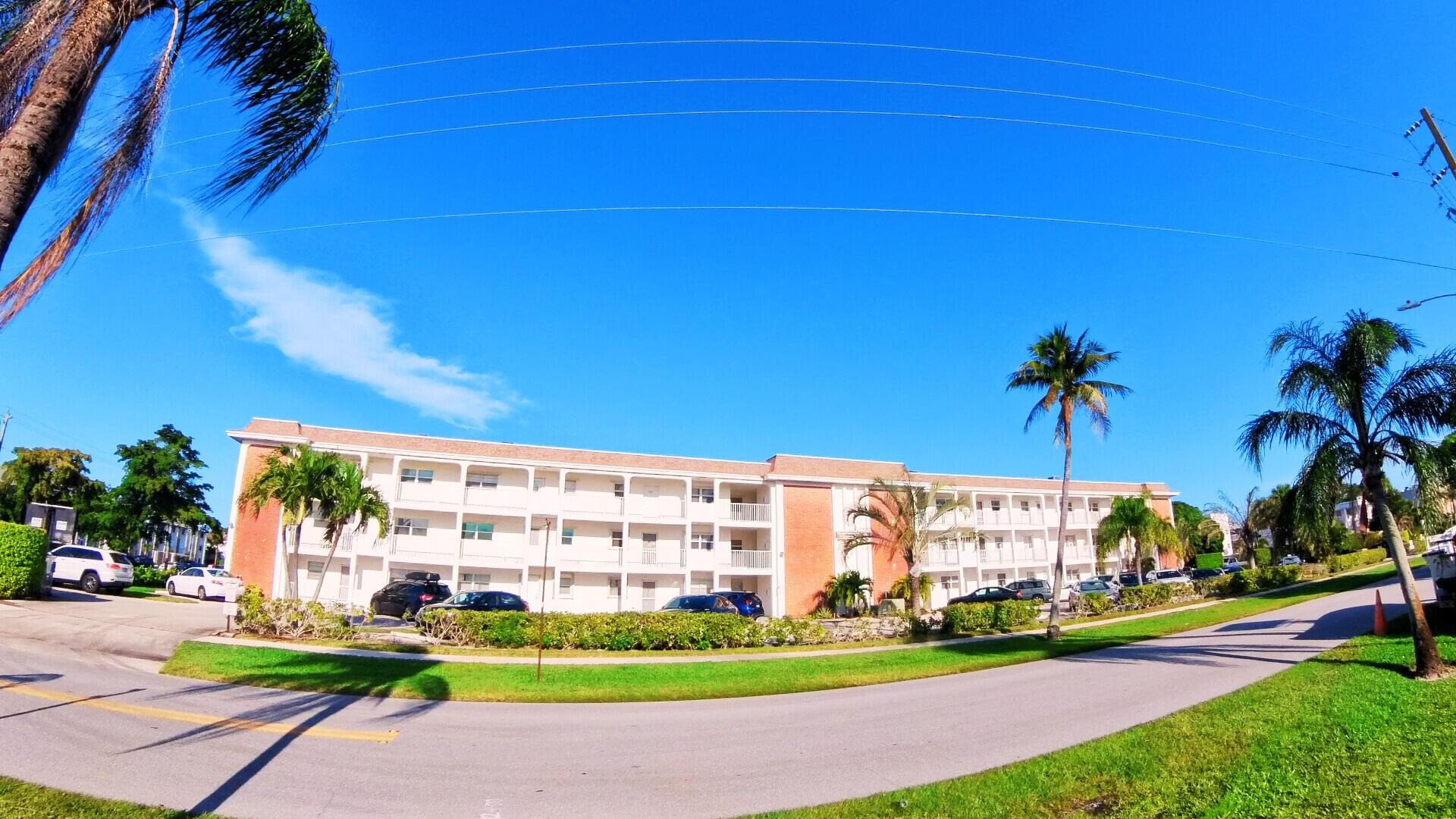 Homes for sale in North Palm Beach, FL | 236 Castlewood Dr #202, North Palm Beach, FL 33408 | MLS# R11078739