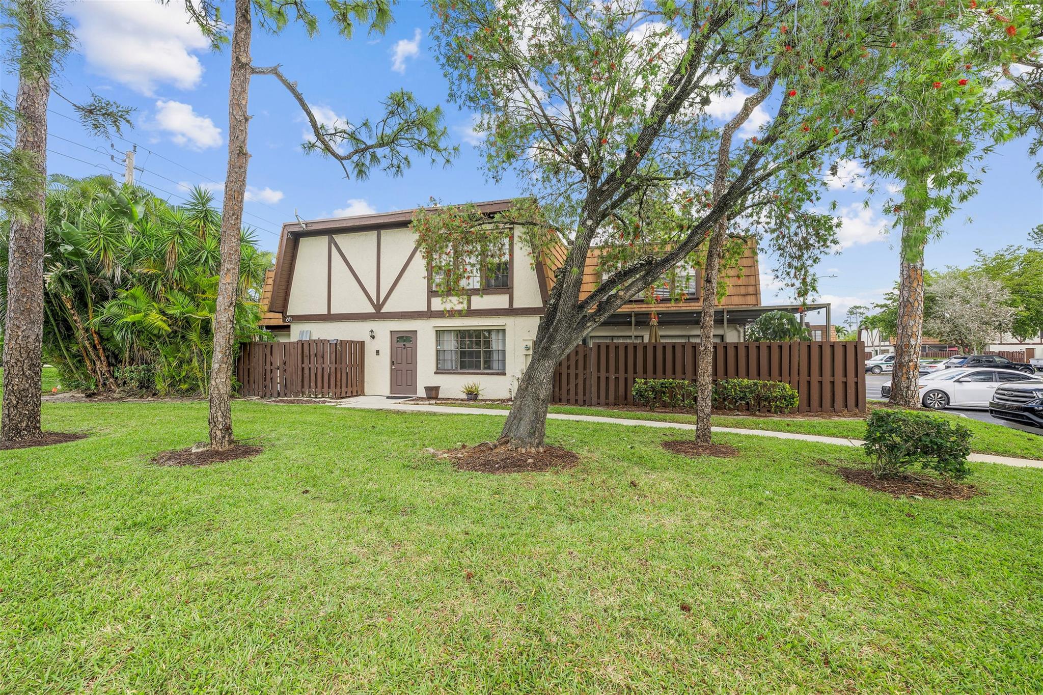 Homes for sale in Royal Palm Beach, FL | 100 Weybridge Cir #D, Royal Palm Beach, FL 33411 | MLS# F10496606