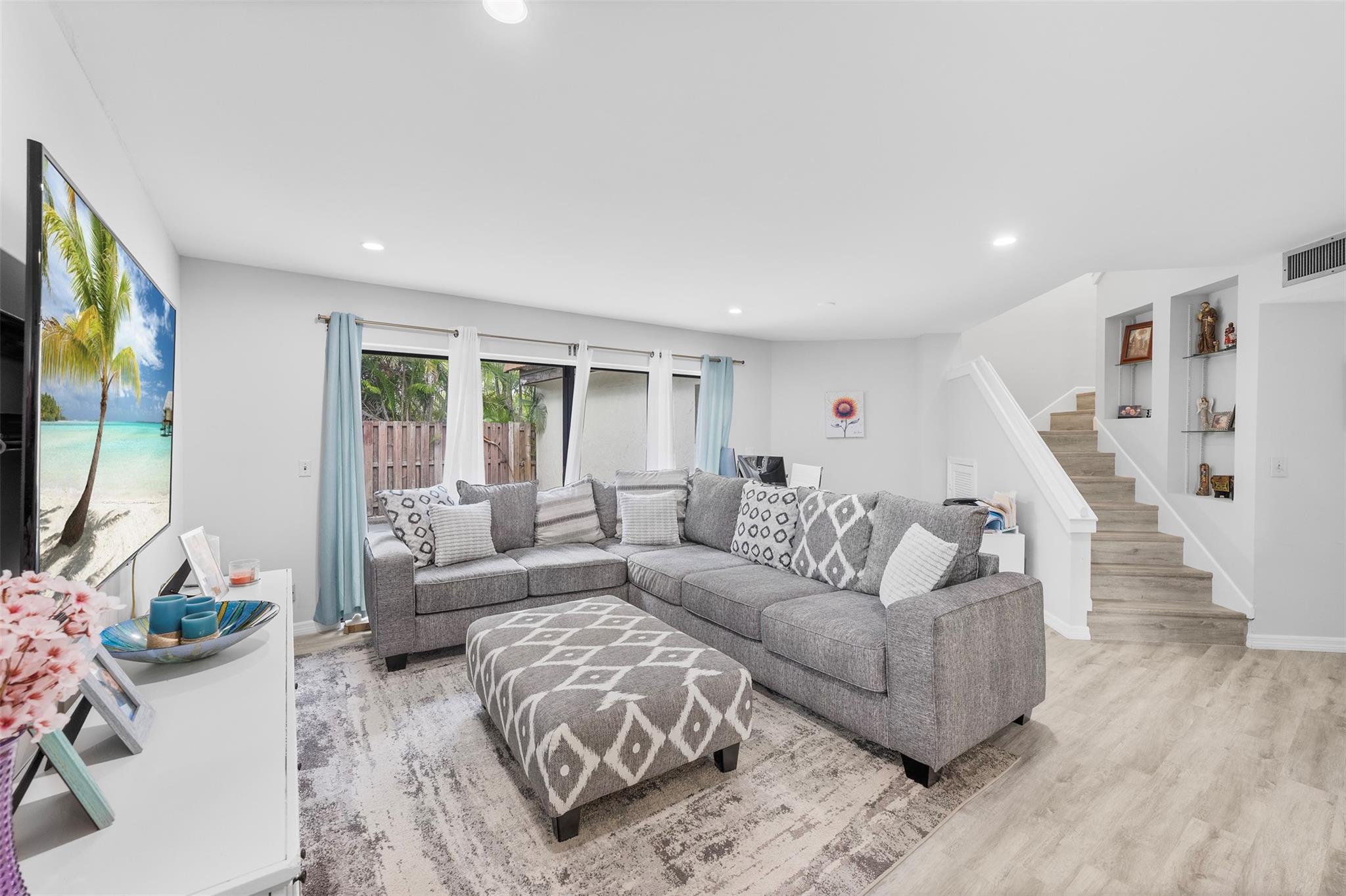 Homes for sale in Royal Palm Beach, FL | 100 Weybridge Cir #D, Royal Palm Beach, FL 33411 | MLS# F10496606