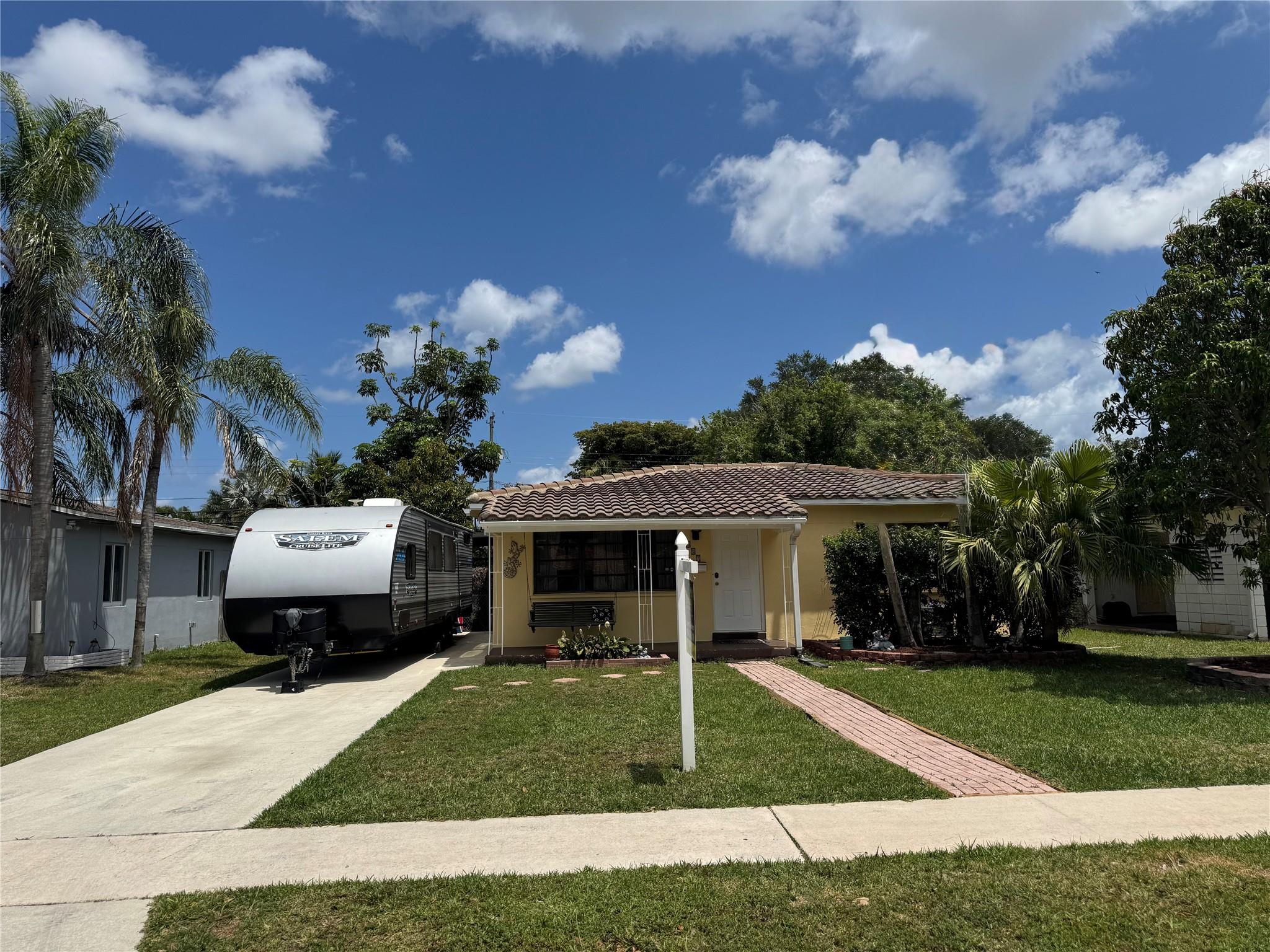 1007 N 31st Rd Hollywood FL 33021 | F10496670