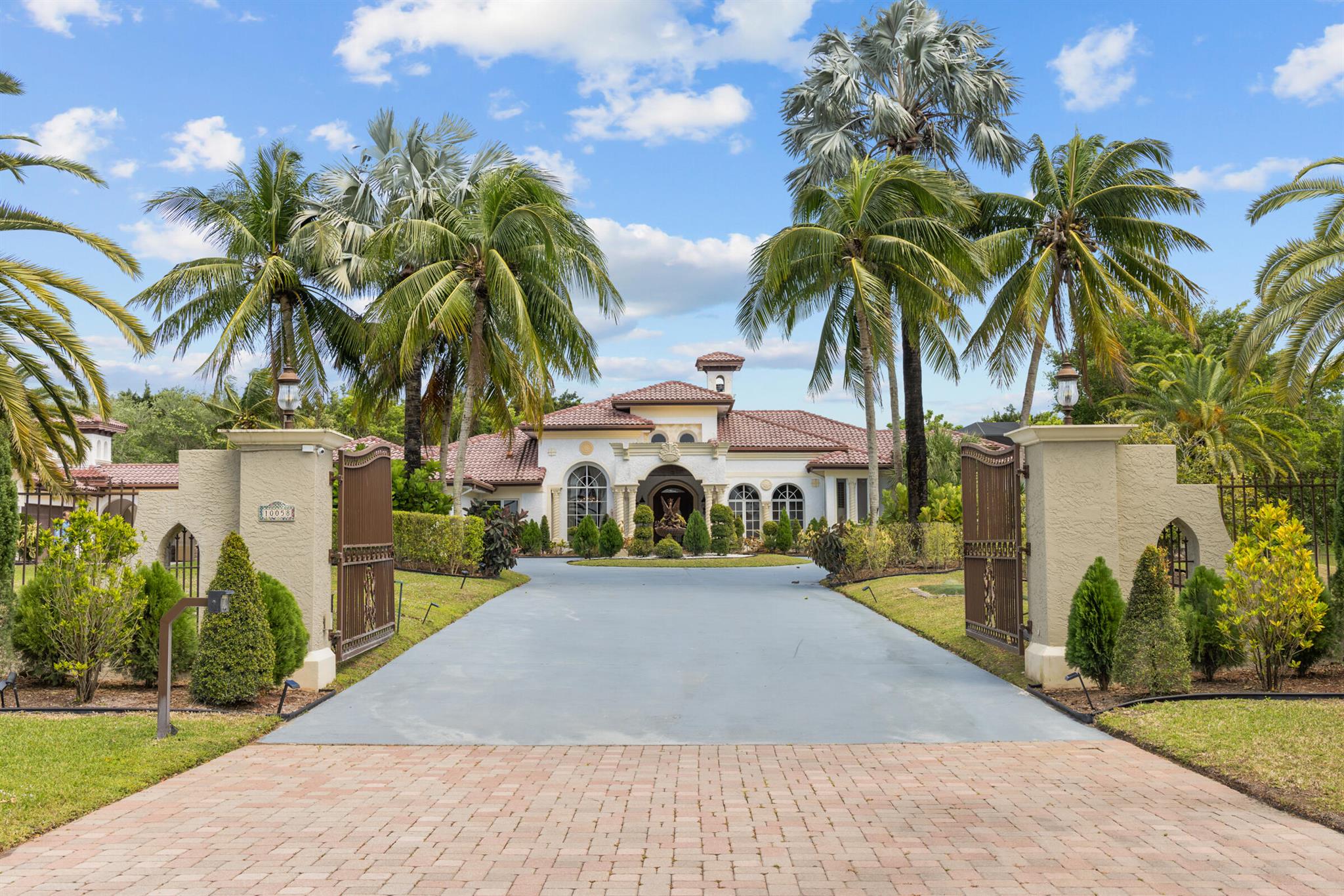 Homes for sale in Delray Beach, FL | 10058 El Caballo Court, Delray Beach, FL 33446 | MLS# R11079009