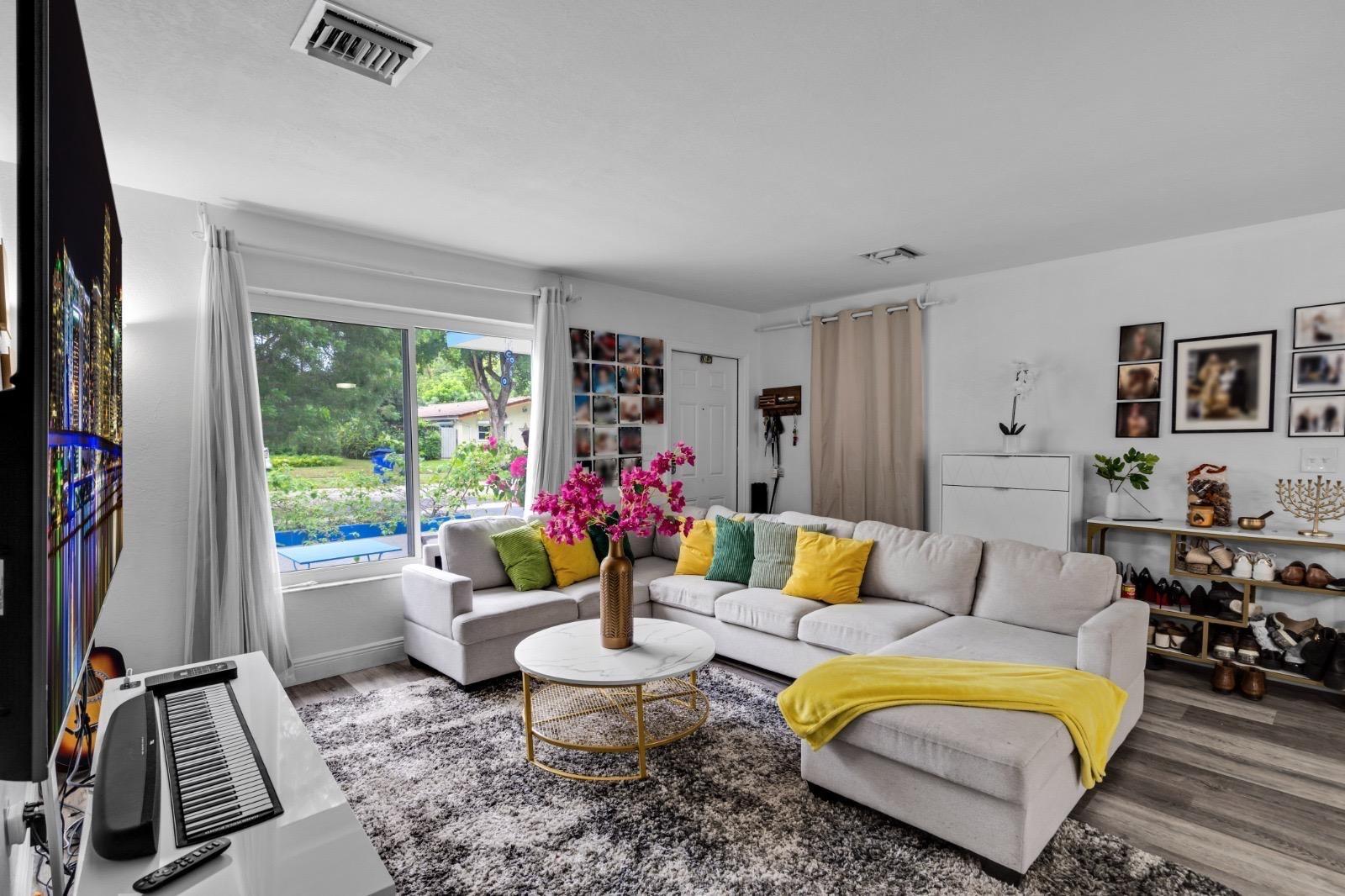 Homes for sale in Hollywood, FL | 315 S 57th Ave, Hollywood, FL 33023 | MLS# F10496149