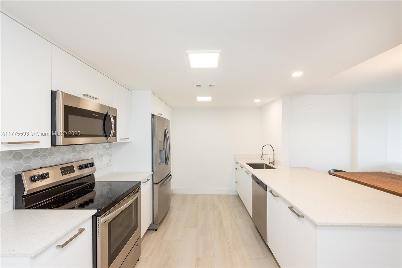 155 Ocean Lane Dr #404, Key Biscayne FL 33149