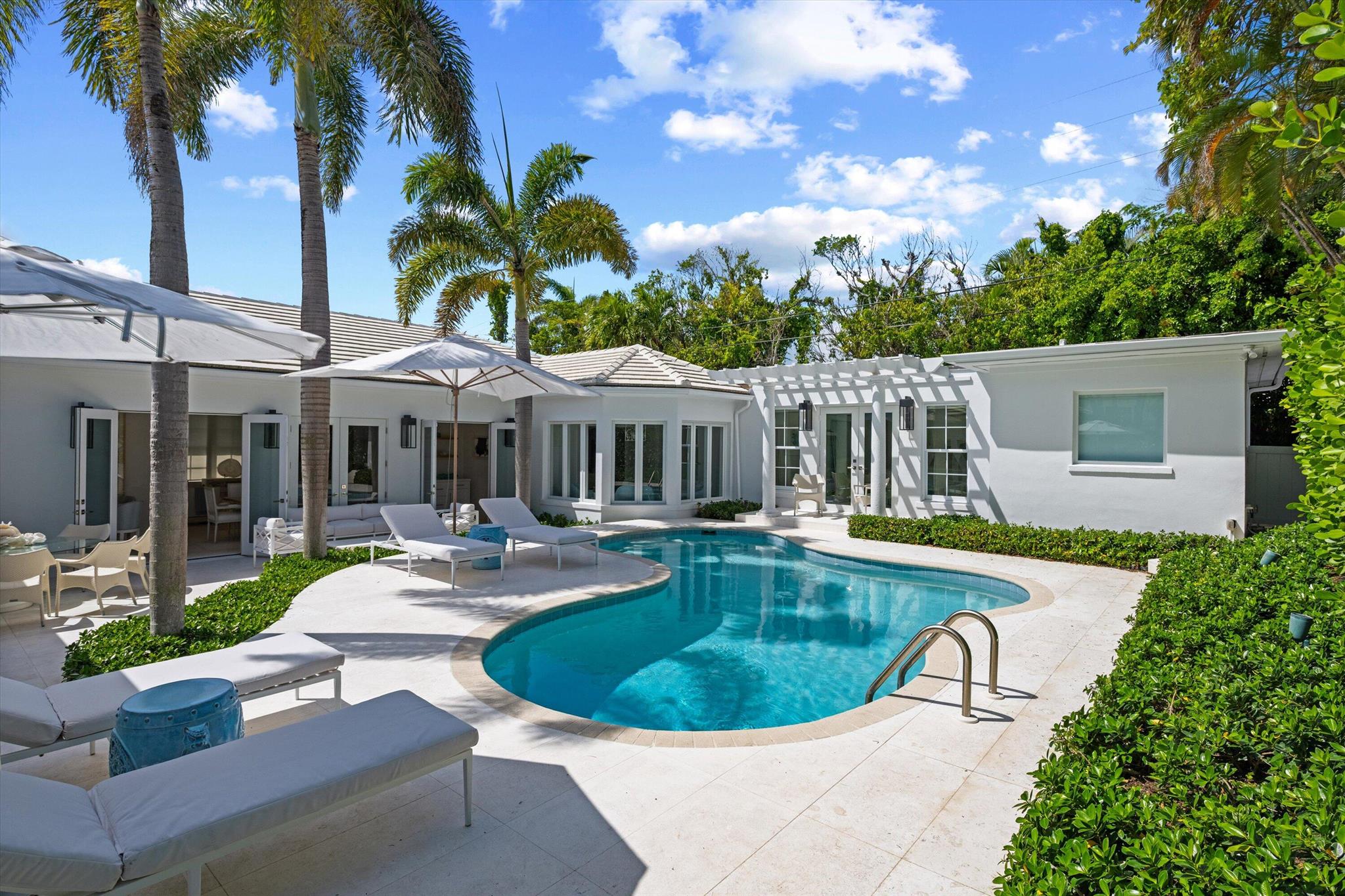 937 N Lake Way Palm Beach FL 33480 | R11079245