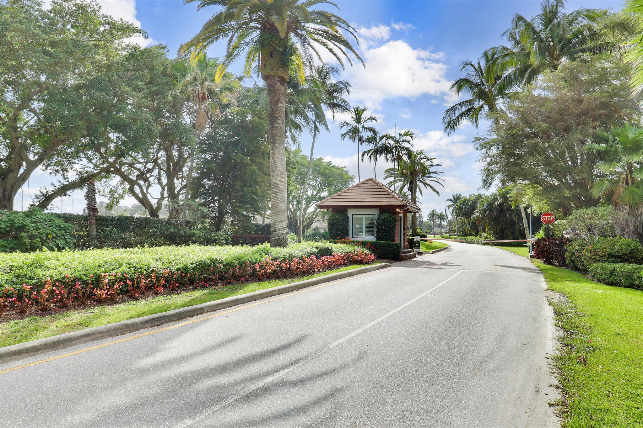 Homes for sale in Atlantis, FL | 343 Yorktowne Circle, Atlantis, FL 33462 | MLS# R11079407