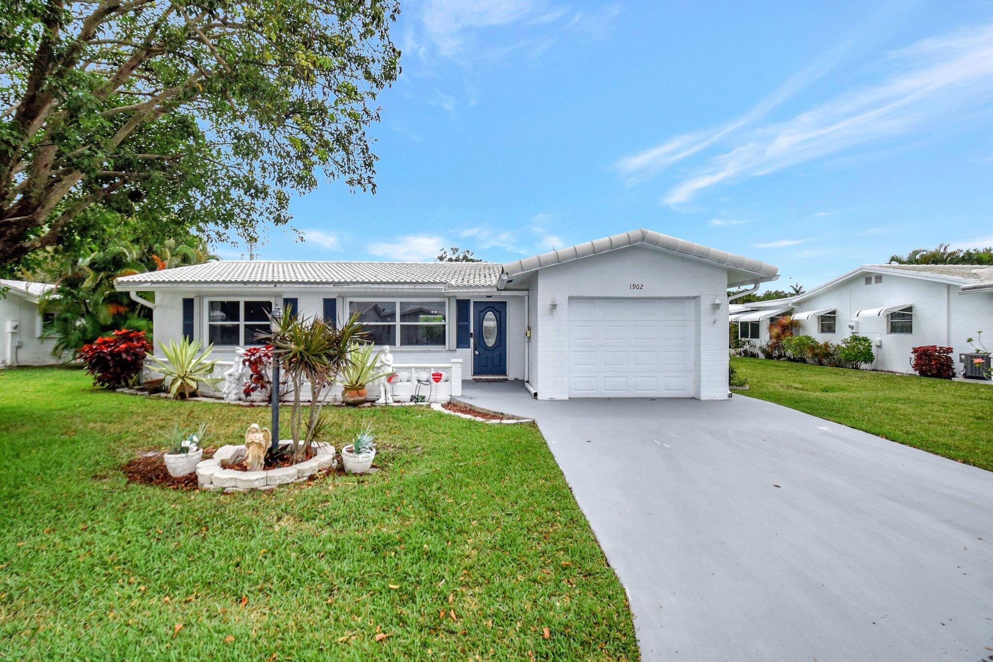 Homes for sale in Boynton Beach, FL | 1902 Sw 22nd Avenue, Boynton Beach, FL 33426 | MLS# R11079576