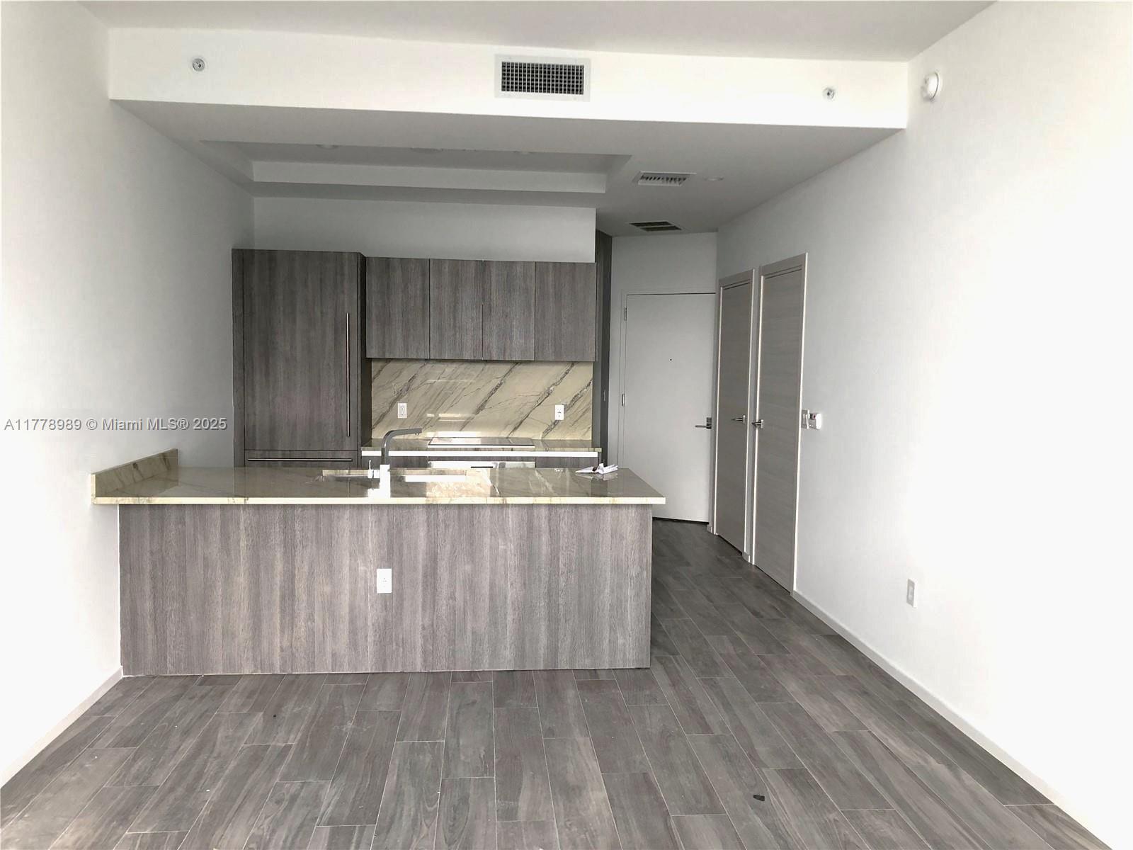 Condo for Sale in Miami, FL