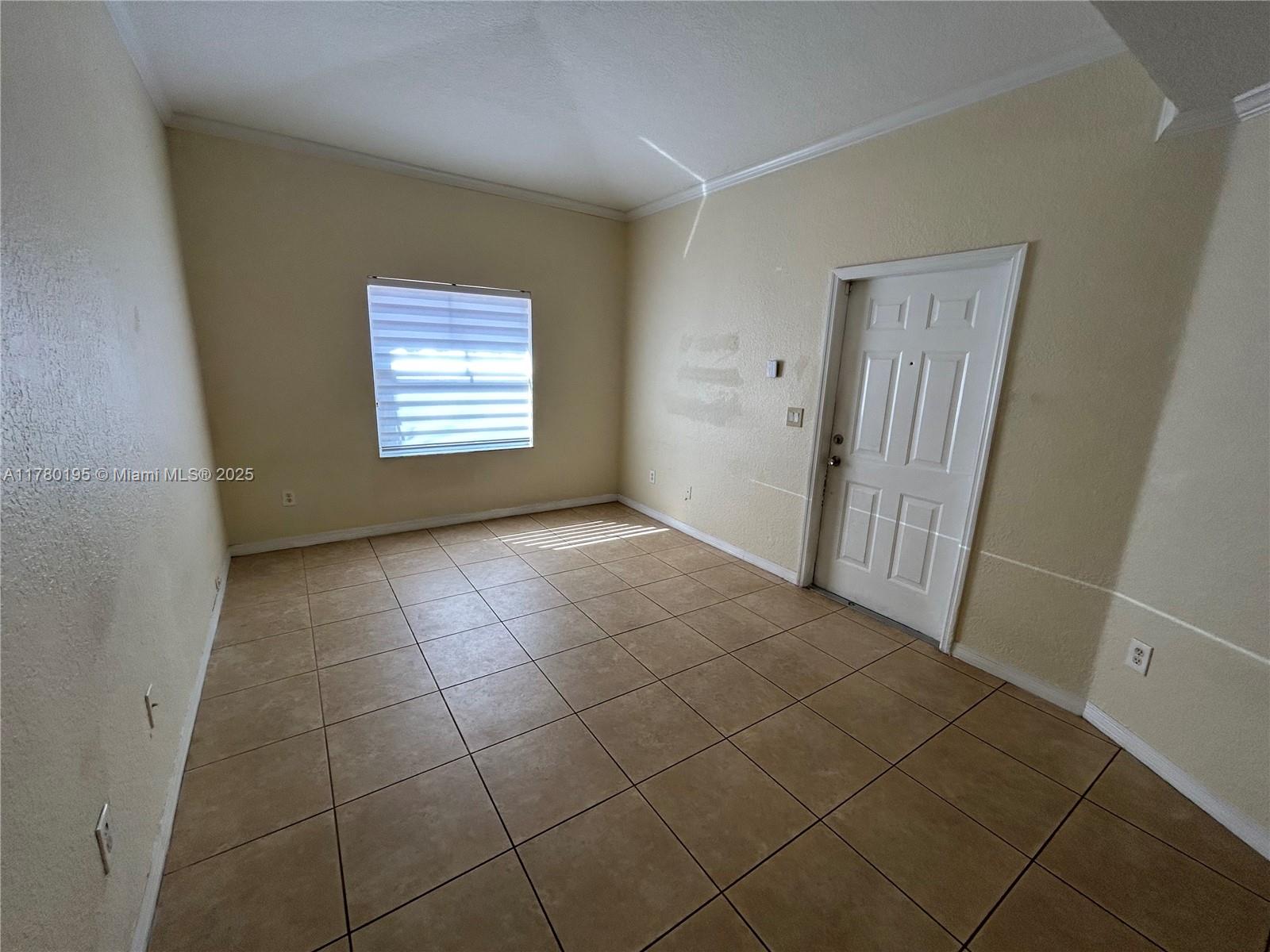 Elegant master bedroom retreat at 2279 Anchor Ct - Condo in Dania Beach